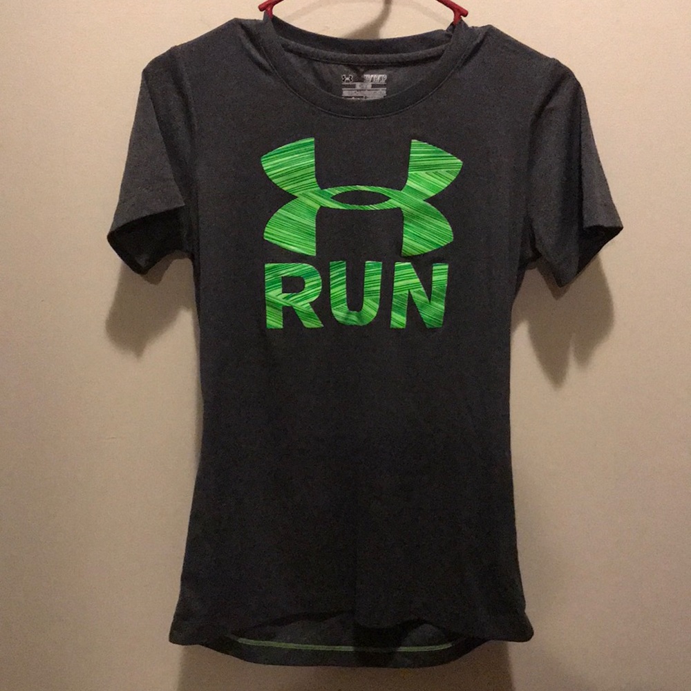 💜Polyester workout shirt from under armor.